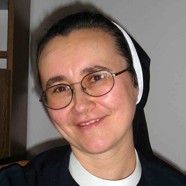 Siostra Loyola Opiela: - Zajmujemy się wychowywaniem,opieką chorych dzieci i dorosłych.