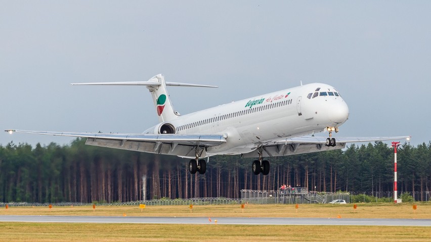 McDonnell Douglas - MD 82. Z Pyrzowic do Burgas i Warny w...