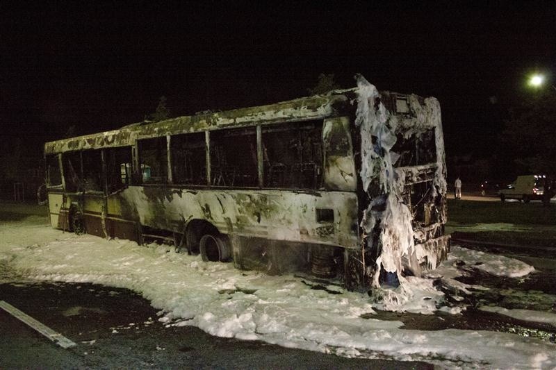 Autobus linii nr 17 spłonął w alei Witosa w Opolu.