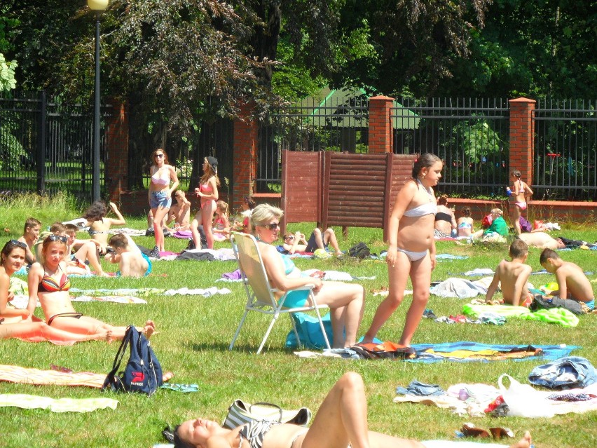 Basen w Bytomiu przy ul. Wrocławskiej - 29.06.2016. Zobacz, jak wypoczywano [ZDJĘCIA]