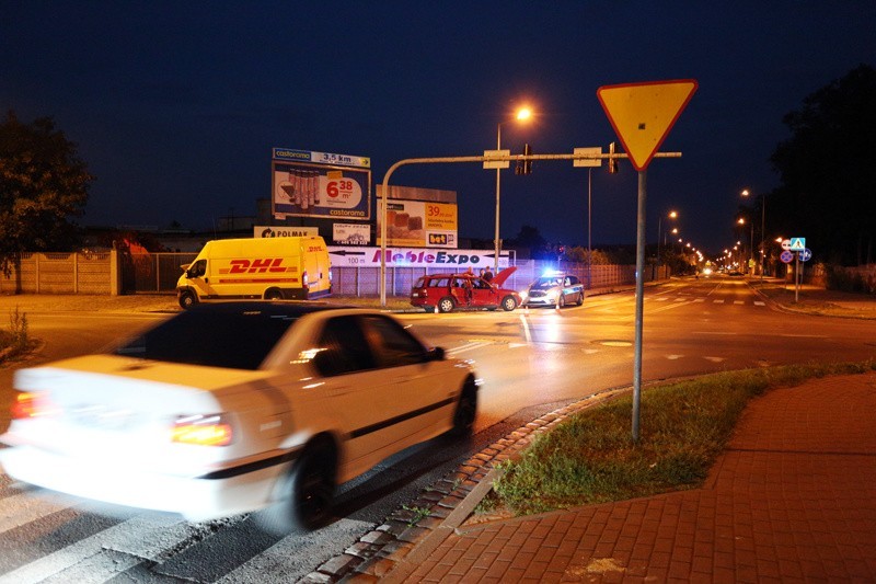 Zderzenie dwóch samochodów na ulicy Przemysłowej.