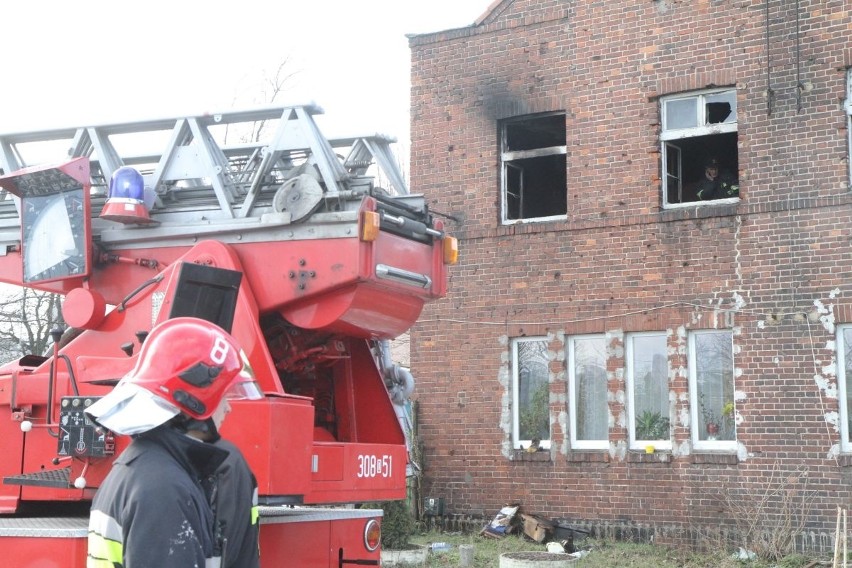 Wrocław: Pożar przy Rychtalskiej. Ewakuowana kobieta i...