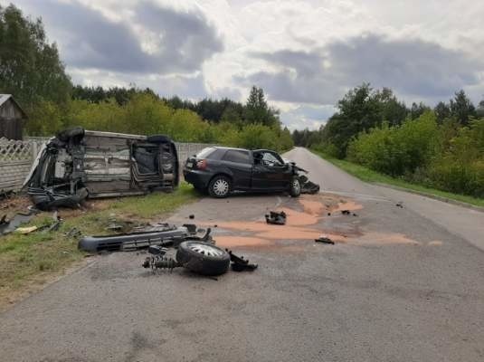 Groźny wypadek koło Krzeszowa. Cztery osoby ranne w zderzeniu dwóch osobówek [ZDJĘCIA]