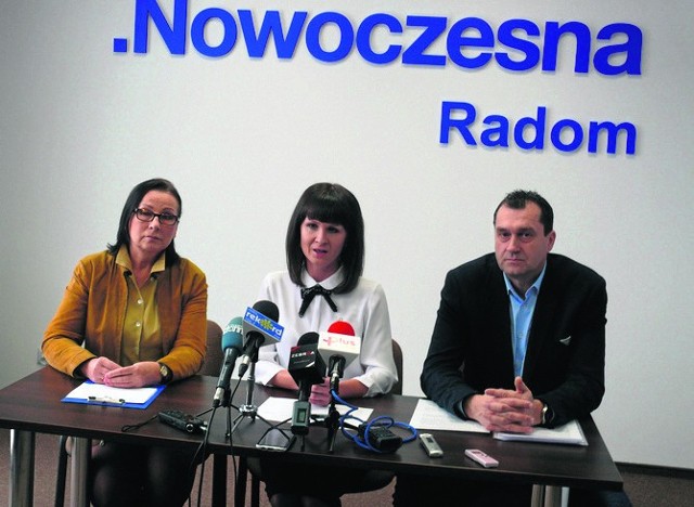 O reformie mówili (od lewej): Ewa Zarychta, Katarzyna Kalinowska, szefowa radomskiej Nowoczesnej i Tomasz Trela. 