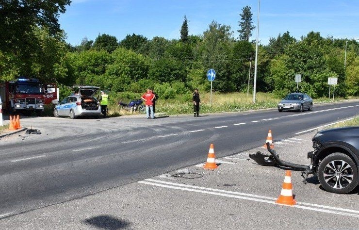 Skutki wypadku z udziałem motocykla i toyoty