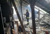 Pożar poddasza w Karwowie. Sześć jednostek strażaków w akcji