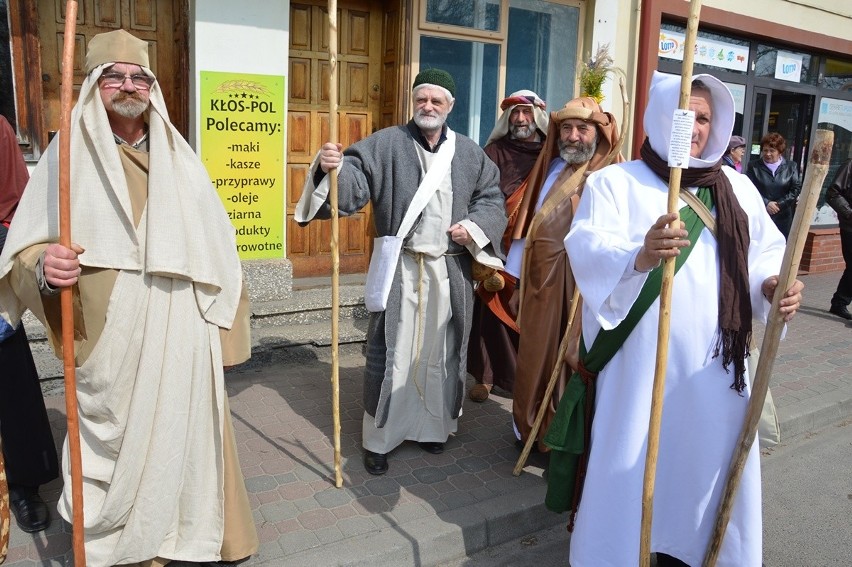 Niedziela Palmowa w Rudniku nad Sanem. Przez osła nie było wjazdu do Jerozolimy