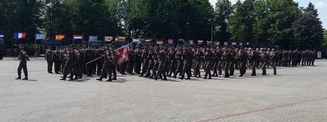 3. Batalion Drogowo-Mostowy w Chełmnie zaprosił mieszkańców na Dzień Otwartych Koszar. Wszystko zaczęło się od mszy św. w Kościele Garnizonowym. Po niej uroczystości przeniosły się za mury jednostki przy alei 3 Maja. Tam był Dzień Otwartych Koszar, a w ramach jego między innymi: pokaz sprzętu wojskowego będącego na wyposażeniu jednostki wojskowej. Można było także posłuchać koncertu pt. "Elvis Alive". Uroczysty apel na placu musztry również obserwował tłum gości.