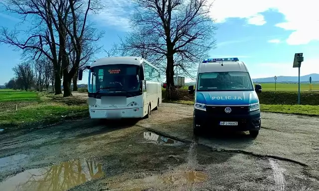 Pijany kierowca autobusu wiózł pasażerów na trasie Nysa – Prudnik.