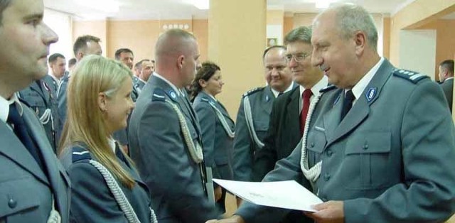 Wyróżnienia wręczał komendant wojewódzki policji Igor Parfieniuk