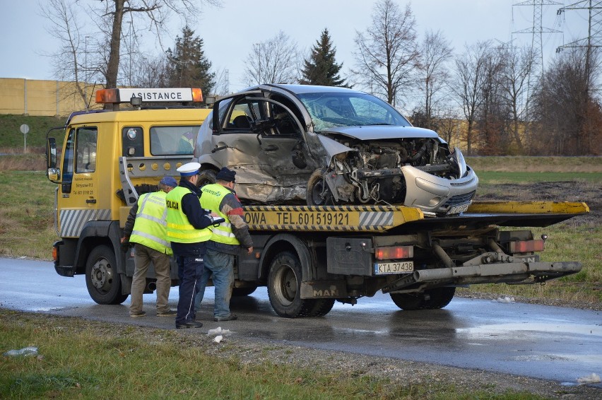 Wojnicz. Wypadek na obwodnicy. Ranne dziecko zabrał śmigłowiec [ZDJĘCIA]