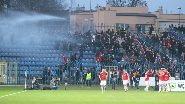 03042016 chorzow mecz o mistrzostwo ekstraklasy ruch chorzow wisla krakow nz zadyma z kibicami wislyfot  arkadiusz gola   polska press