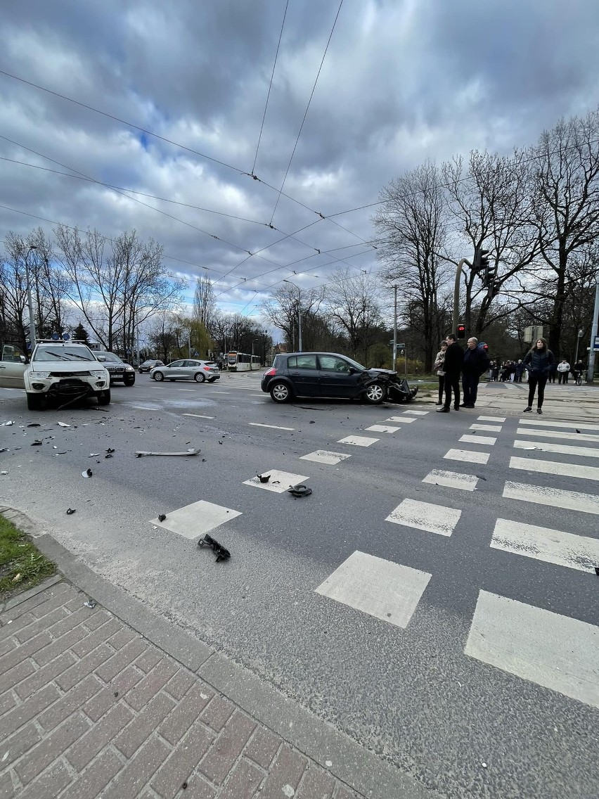 Wypadek na Malczewskiego w Szczecinie. Zderzyły się dwa samochody!