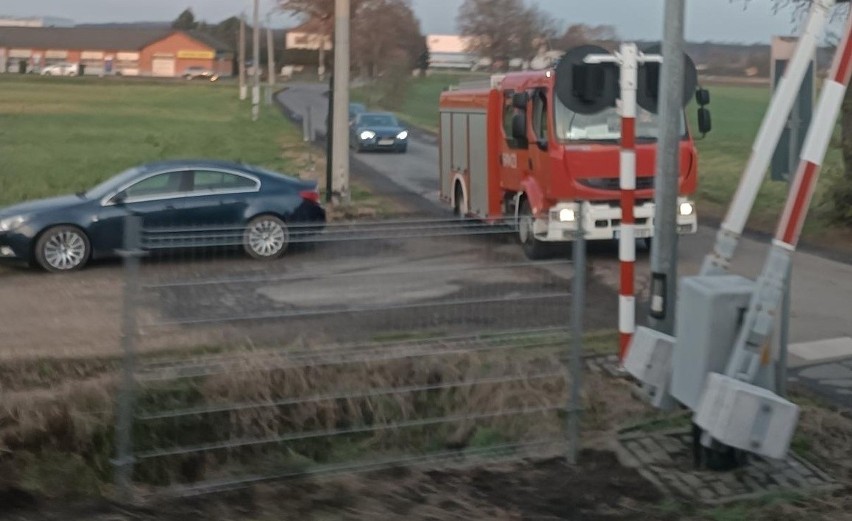 Samochód utknął na przejeździe kolejowym w Tychach