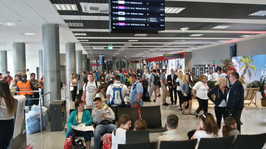 Terminal A po remoncie. Stąd odlatuje sporo czarterów, m.in....