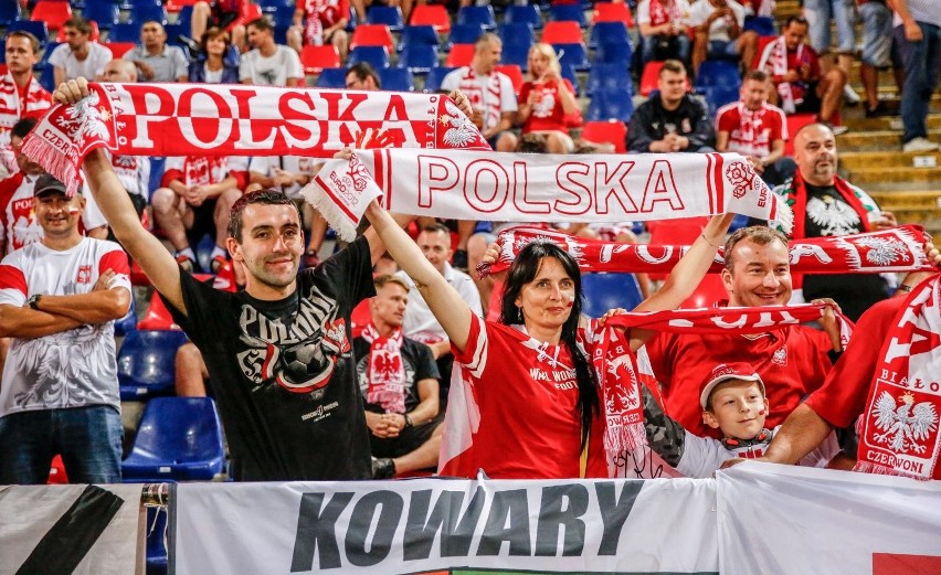 Polscy kibice opanowali stadion w Bolonii i dopingowali...
