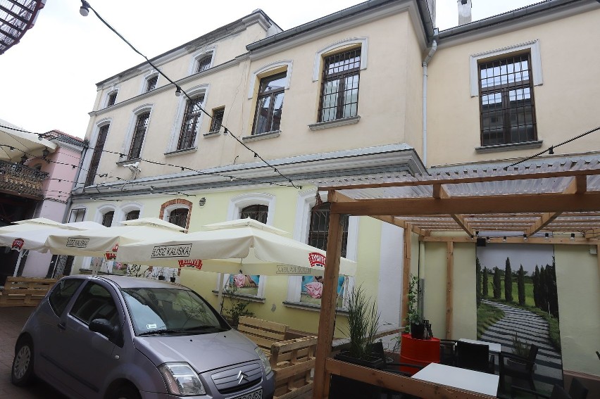 Remont podwórka przy Piotrkowskiej 102. Co zmieni się w podwórku pubu Łódź Kaliska, klubu Lordis, Foto Cafe 102 i 6. Dzielnicy