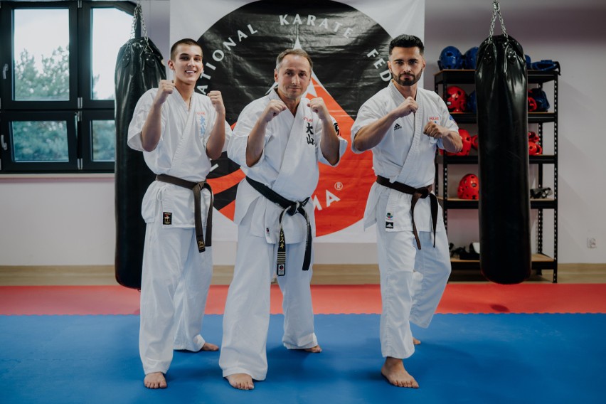 Maciej Mróz (pierwszy z lewej) swoją karierę w karate Oyama...