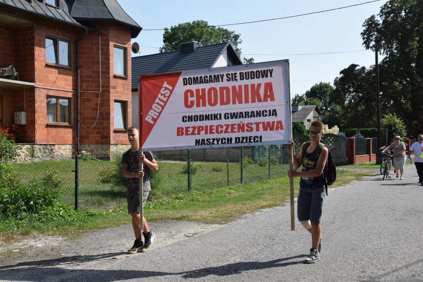 Protest na DK78 w Goleniowach. Mieszkańcy chcą mieć chodnik