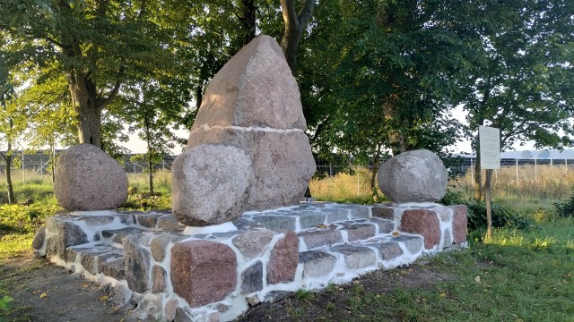 Odrestaurowany pomnik pod Mianowicami.