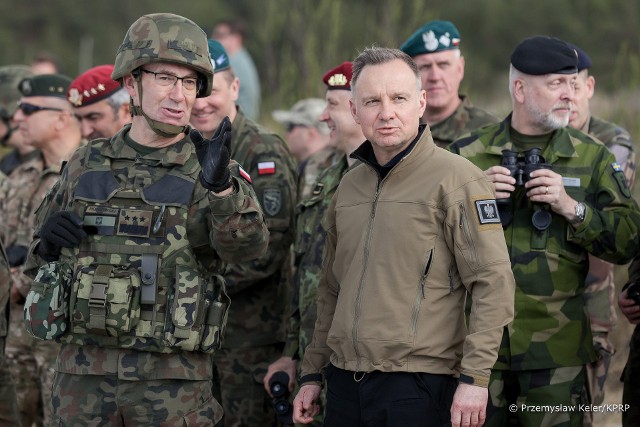 Prezydent Andrzej Duda zaapelował, by działać spokojnie i bez emocji.