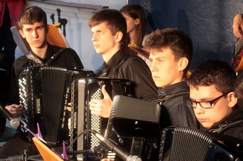 Muzyczne Fontanny- koncert na radomskim deptaku
