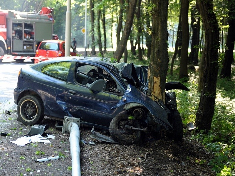 Wypadek w Przemyślu. Lekarze walczą o życie kierowcy [ZDJĘCIA]