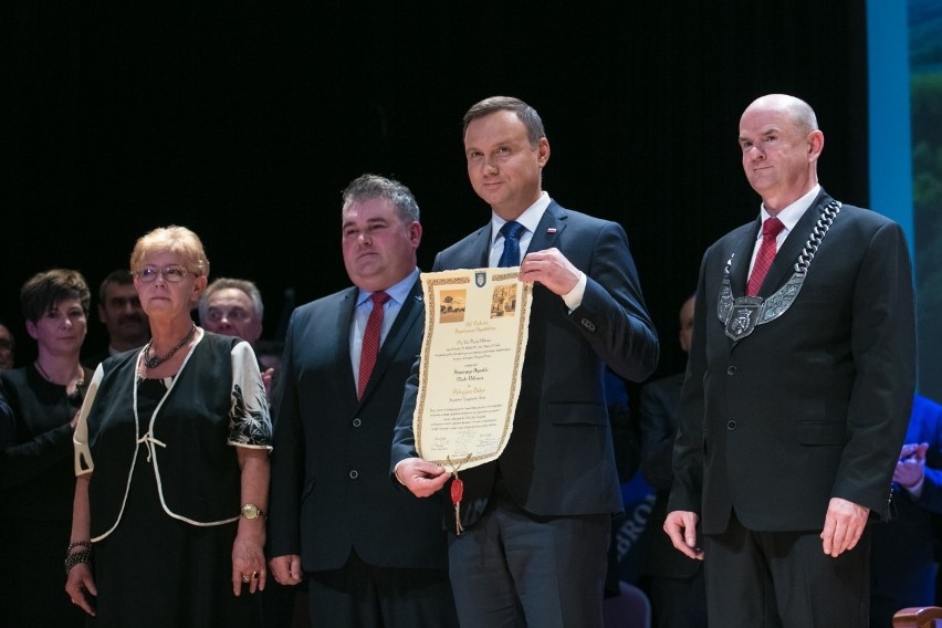 Wolbrom. Andrzej Duda odebrał honorowe obywatelstwo,...