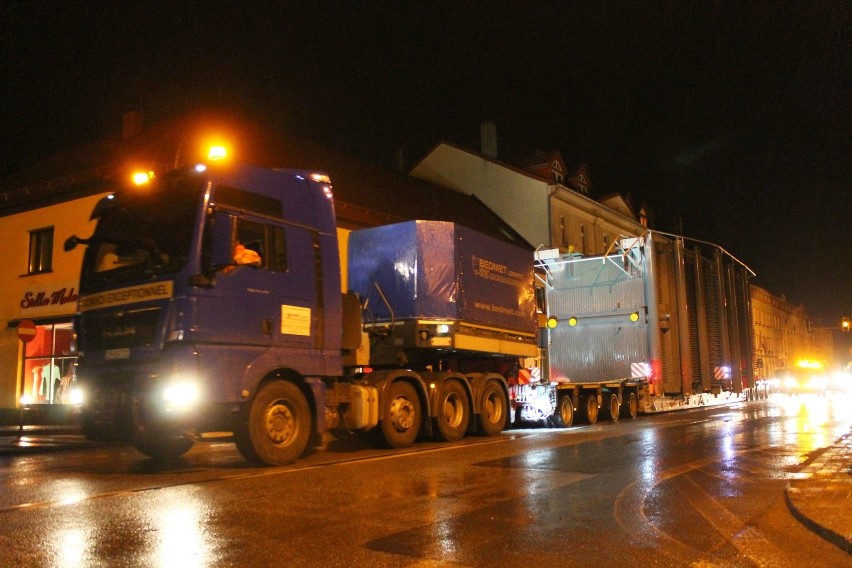 Potężny ładunek jechał nocą ulicami Opolszczyzny
