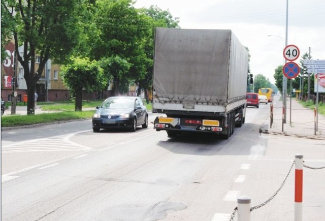 Na ul. Wojska Polskiego jest ograniczenie do 40 km/h, ale w wielu miejscach lepiej jechać nawet wolniej...