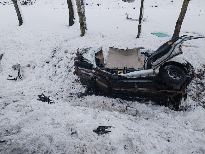 Dwa wypadki drogowe w Krobowie i Słomczynie w powiecie grójeckim. Trzy osoby trafiły do szpitali