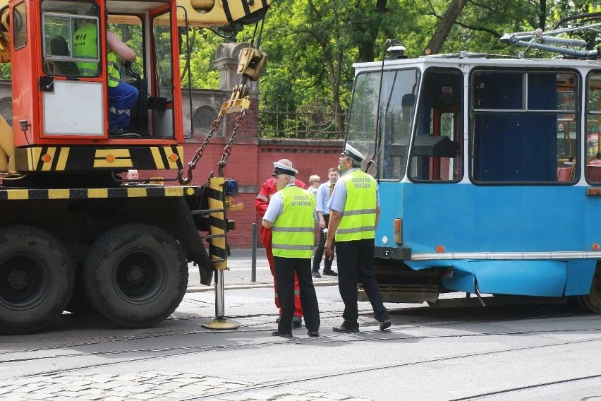 Tramwaj wykoleił się na moście Zwierzynieckim. Most nieprzejezdny