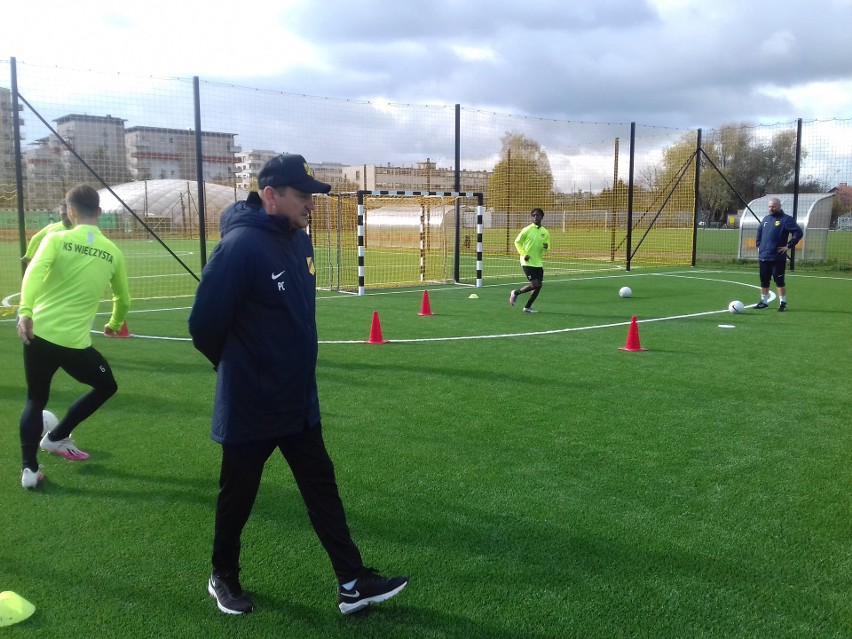 Wieczysta Kraków. Trening piłkarzy "dream teamu" z klasy okręgowej na nowym boisku [DUŻO ZDJĘĆ]