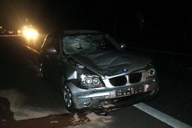 Śmiertelny wypadek w Zduńskiej Woli. Kobieta zginęła potrącona przez bmw na przejściu dla pieszych