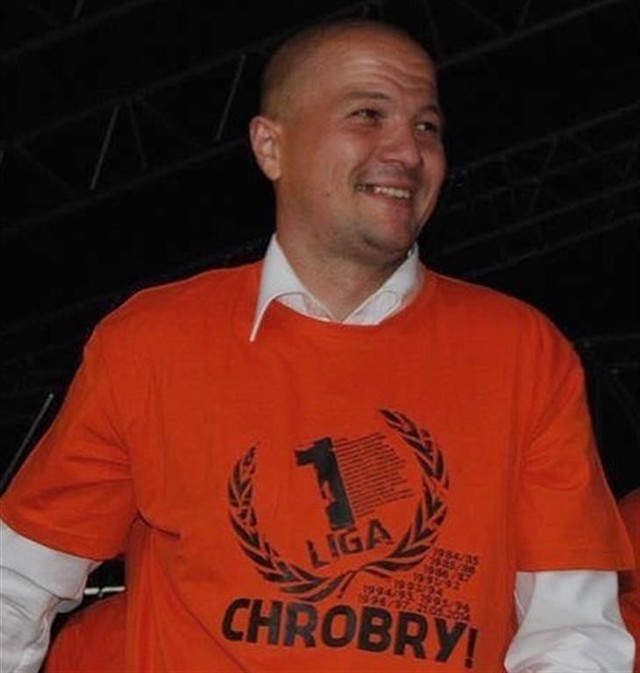 Jakub Wolny ma 33 lata. Jego decyzja o rezygnacji ze stanowiska zaskoczyła wielu sympatyków Chrobrego Głogów.