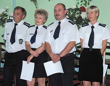 Nagrodzeni ostrołęccy policjanci od lewej: Eugeniusz Głębocki, Alina Nowak, Mariusz Pietrasiak i  Monika Pstrągowska
