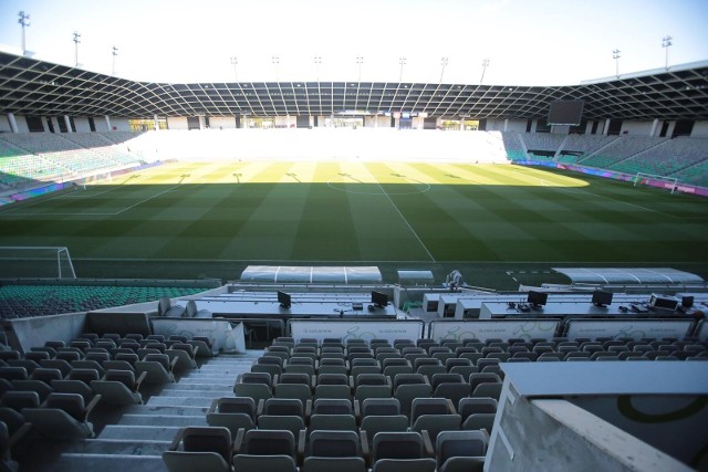 Eliminacje mistrzostw Europy 2020. Reprezentacja Polski wybiegnie w piątek na stadion Stożice na mecz ze Słowenią. Zobacz jak wygląda niedokończony obiekt, którym zagrają Biało-Czerwoni.