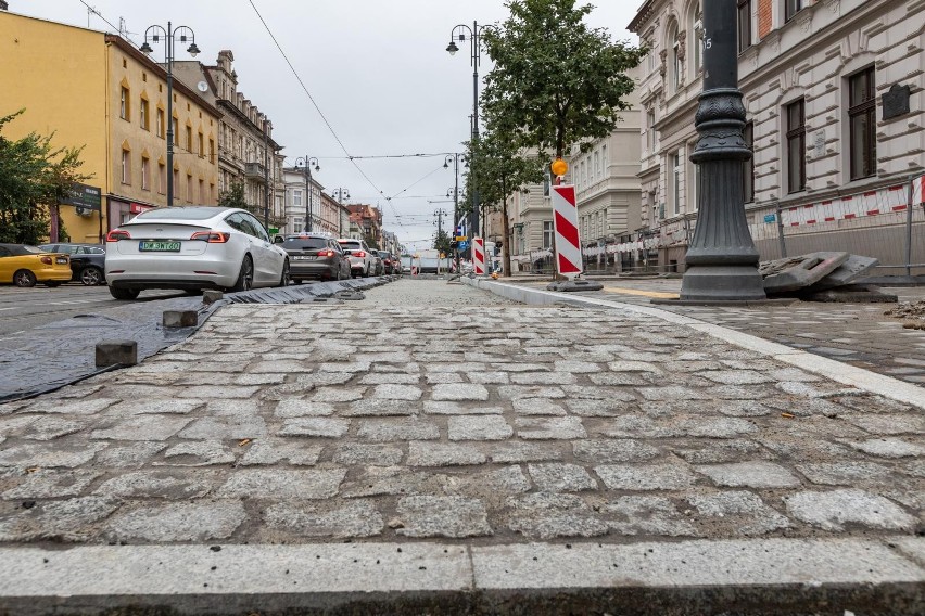 Docelowo ulica Gdańska wyposażona zostanie w perony...