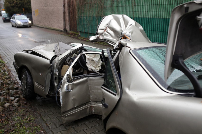 Koszmarny wypadek w Krakowie, kierowca zginął na miejscu