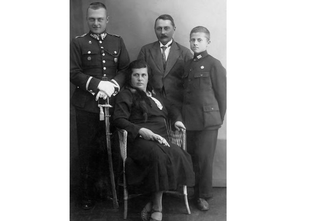 Gracjan z rodzicami i bratem Zygmuntem (zdjęcie Zbigniewa nie zachowało się)