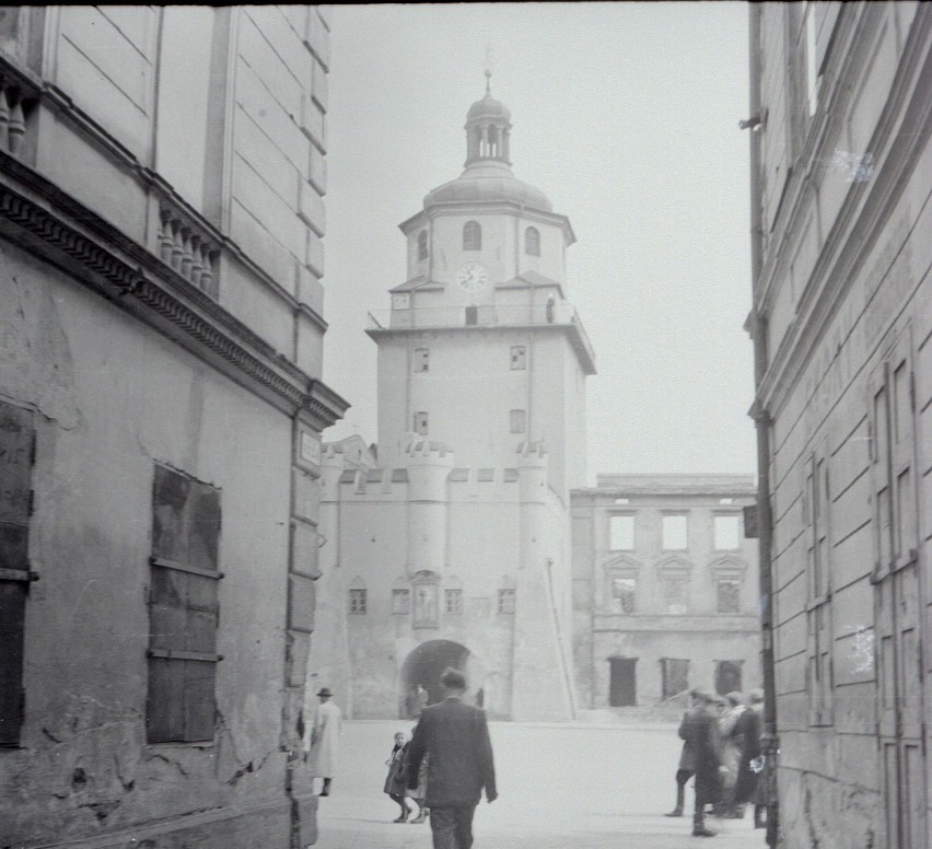 Lublin po II wojnie światowej, lata 1945-47. Obok Bramy...