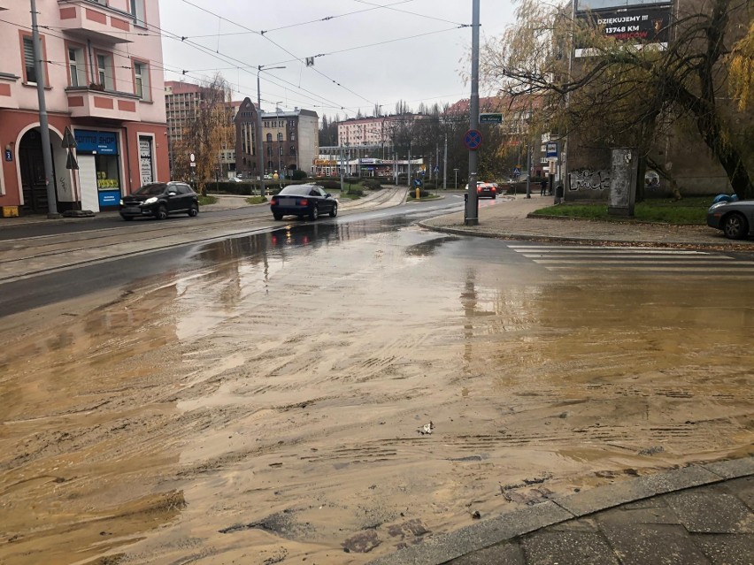 Awaria sieci wodociągowej na Niebuszewie w Szczecinie 