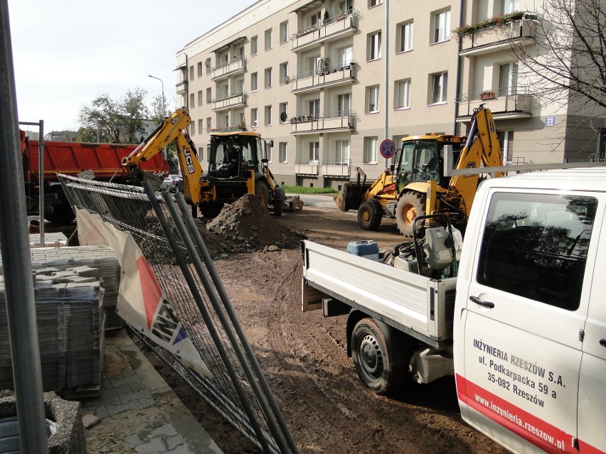 W Radomiu modernizują ulicę 25 Czerwca w centrum miasta; są tam kłopoty z dojazdem