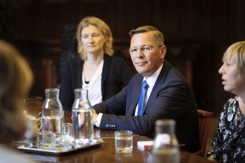 Frank Imhoff, prezydent parlamentu bremeńskiego poucza: Polska powinna się dostosować do wyroków TSUE - Vimarsana News