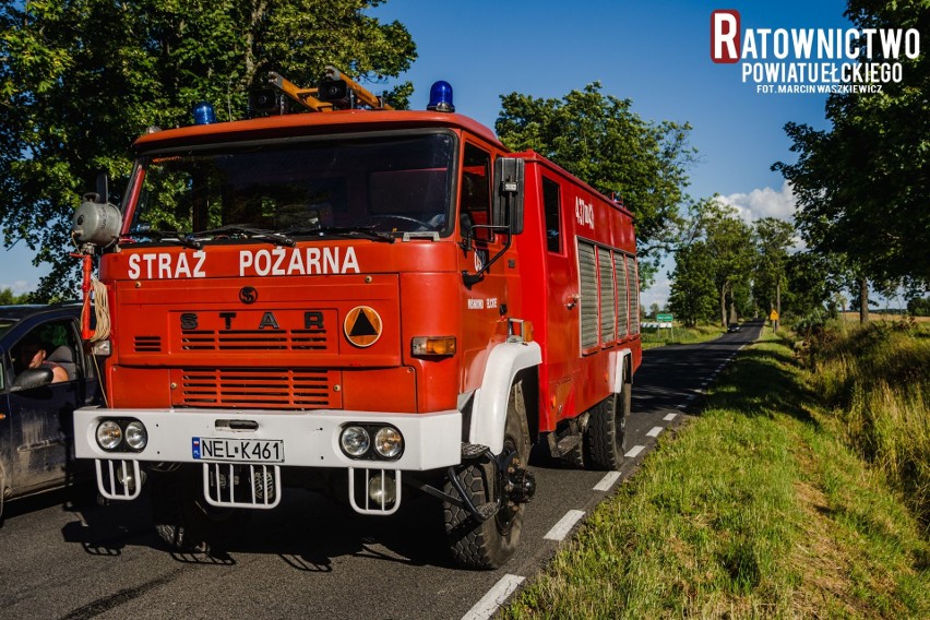 Regielnica. Kierowca stracił panowanie nad pojazdem. Pasażerkę z wraku auta musieli wydostać strażacy (zdjęcia)