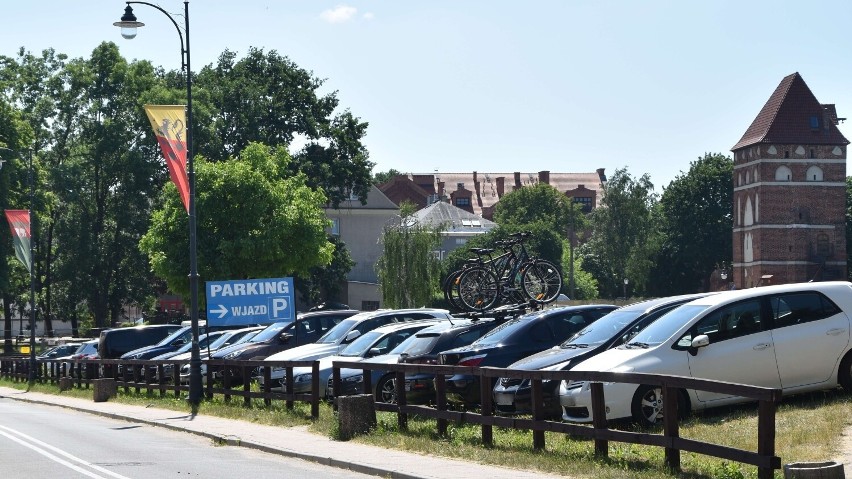 Prywatny sezonowy parking przy ul. Sierakowskich w Malborku