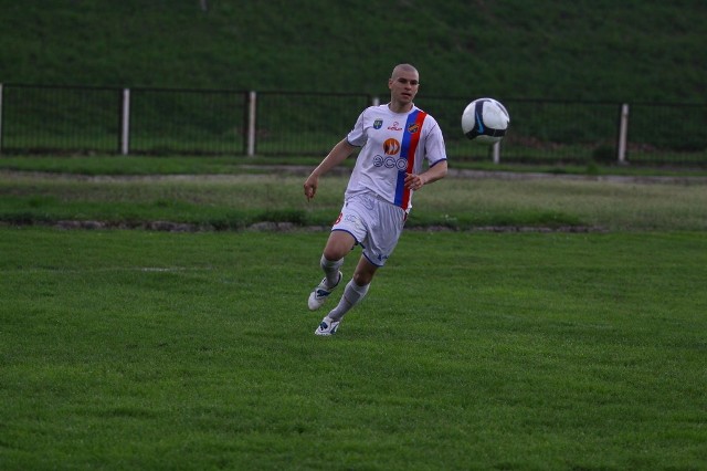 Tomasz Wawrzyniak był dwa razy blisko zdobycia gola dla Odry.