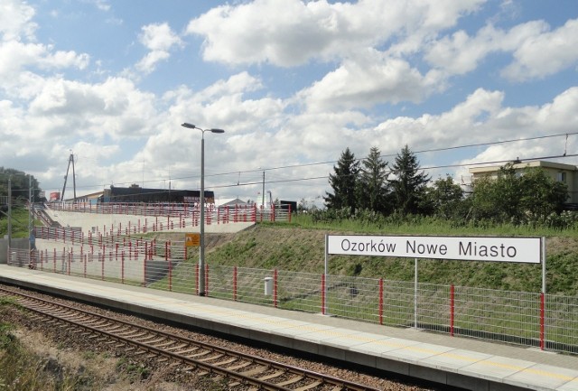 Dla potrzeb Łódzkiej Kolei Aglomeracyjnej zbudowano niedawno nową stację: Ozorków Nowe Miasto, z której korzysta większość ozorkowian