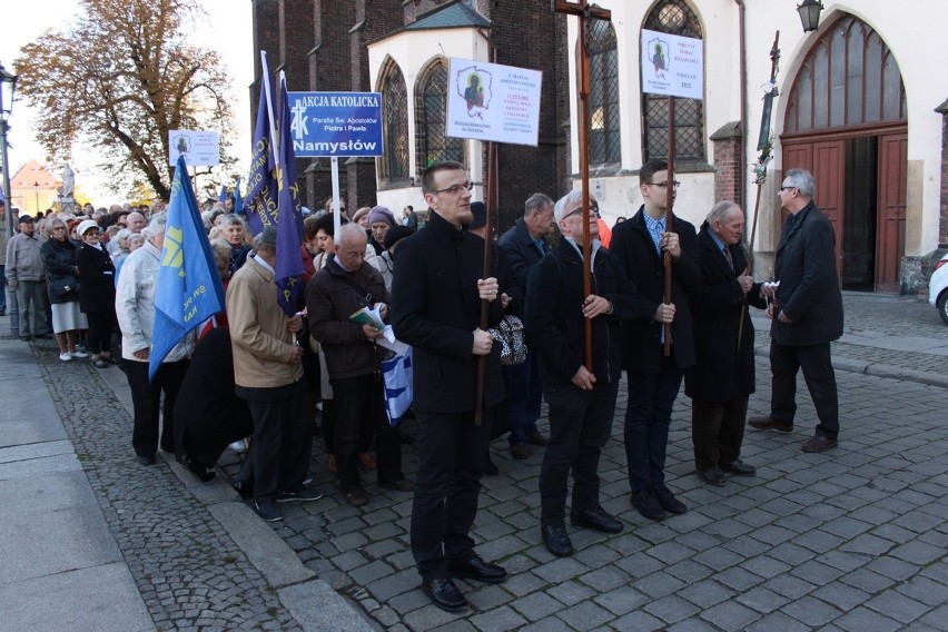 Marsz różańcowy "modlitwa za Polskę" przeszedł ulicami Wrocławia