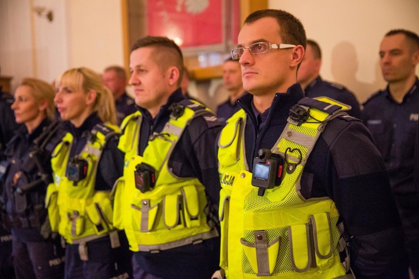 Kamery na mundurach policjantów. Do KWP Białystok trafiło 60...